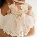 Logo para estudio de tatuaje minimalista circular en tonos gris y blanco. (15).webp