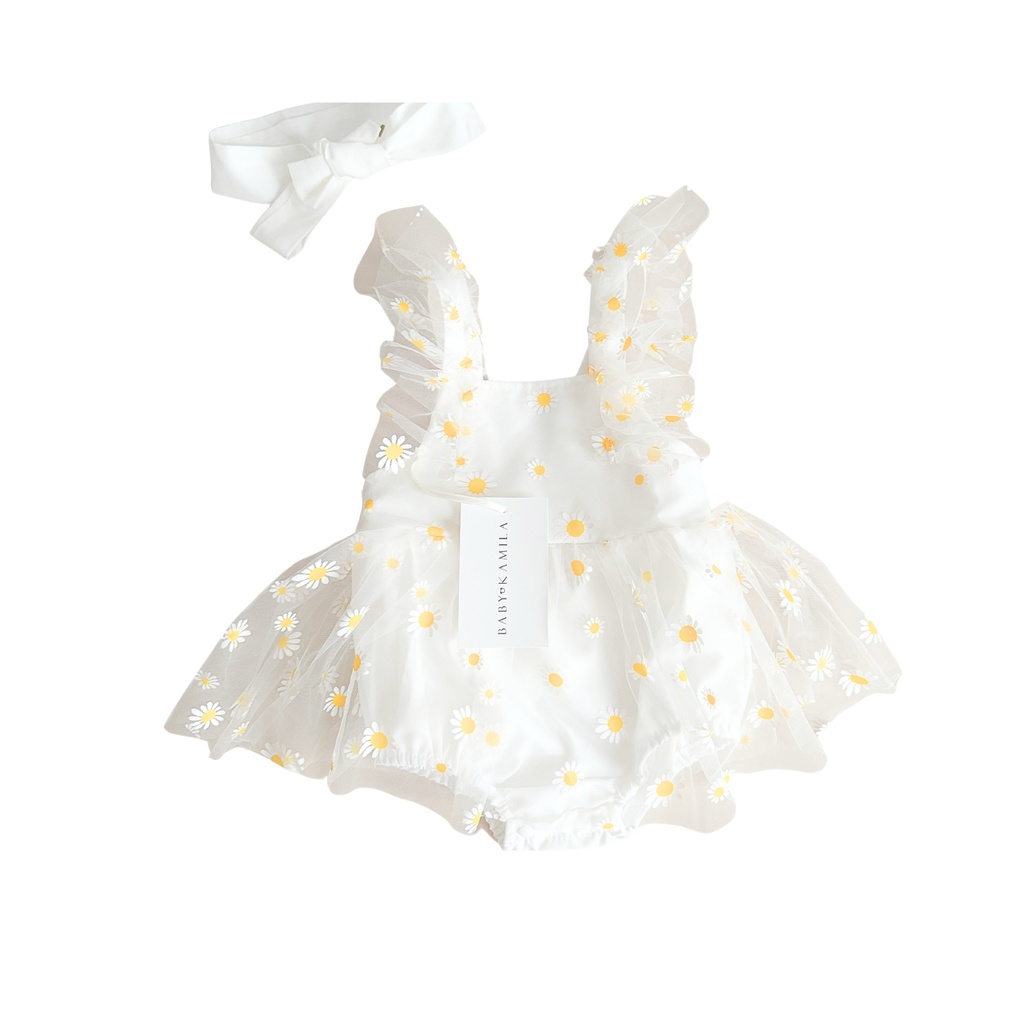 Logo para estudio de tatuaje minimalista circular en tonos gris y blanco. (17).webp