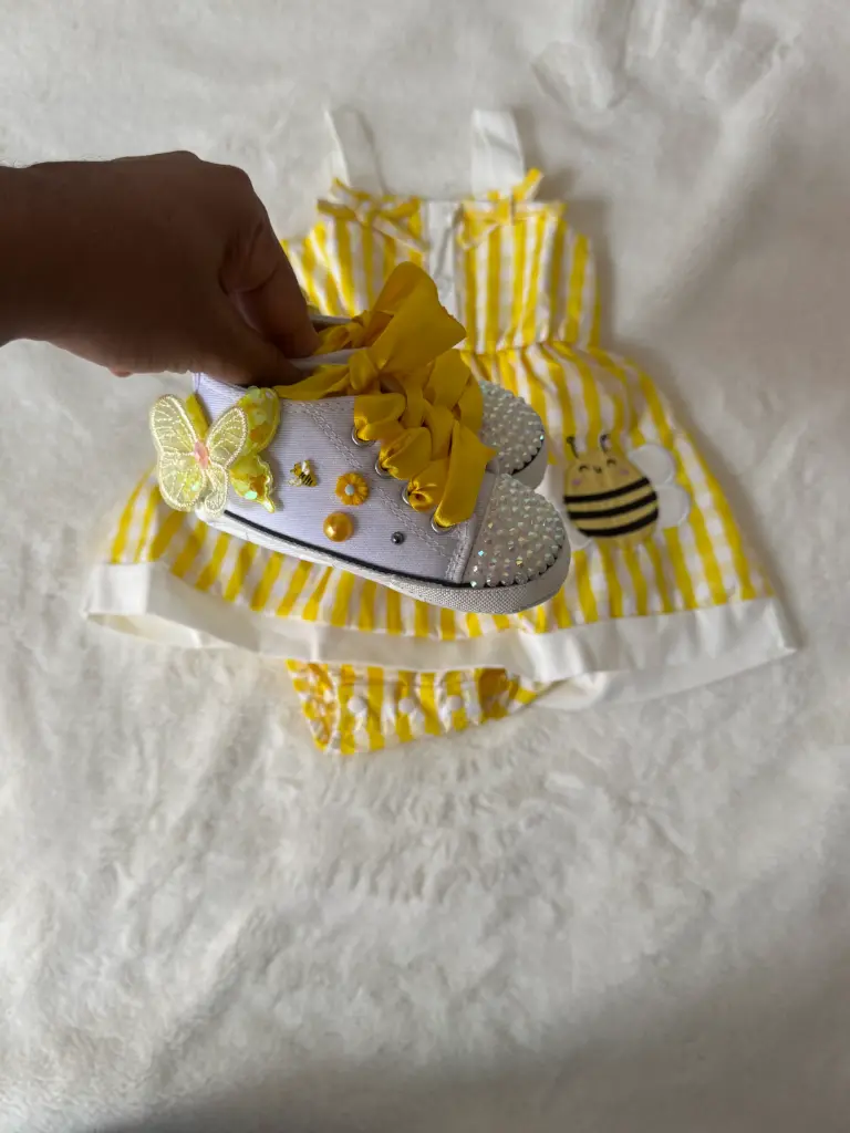 Tenis De Abejita